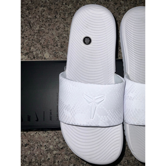 Kobe Kawa Slides 7Y - Picture 3 of 7